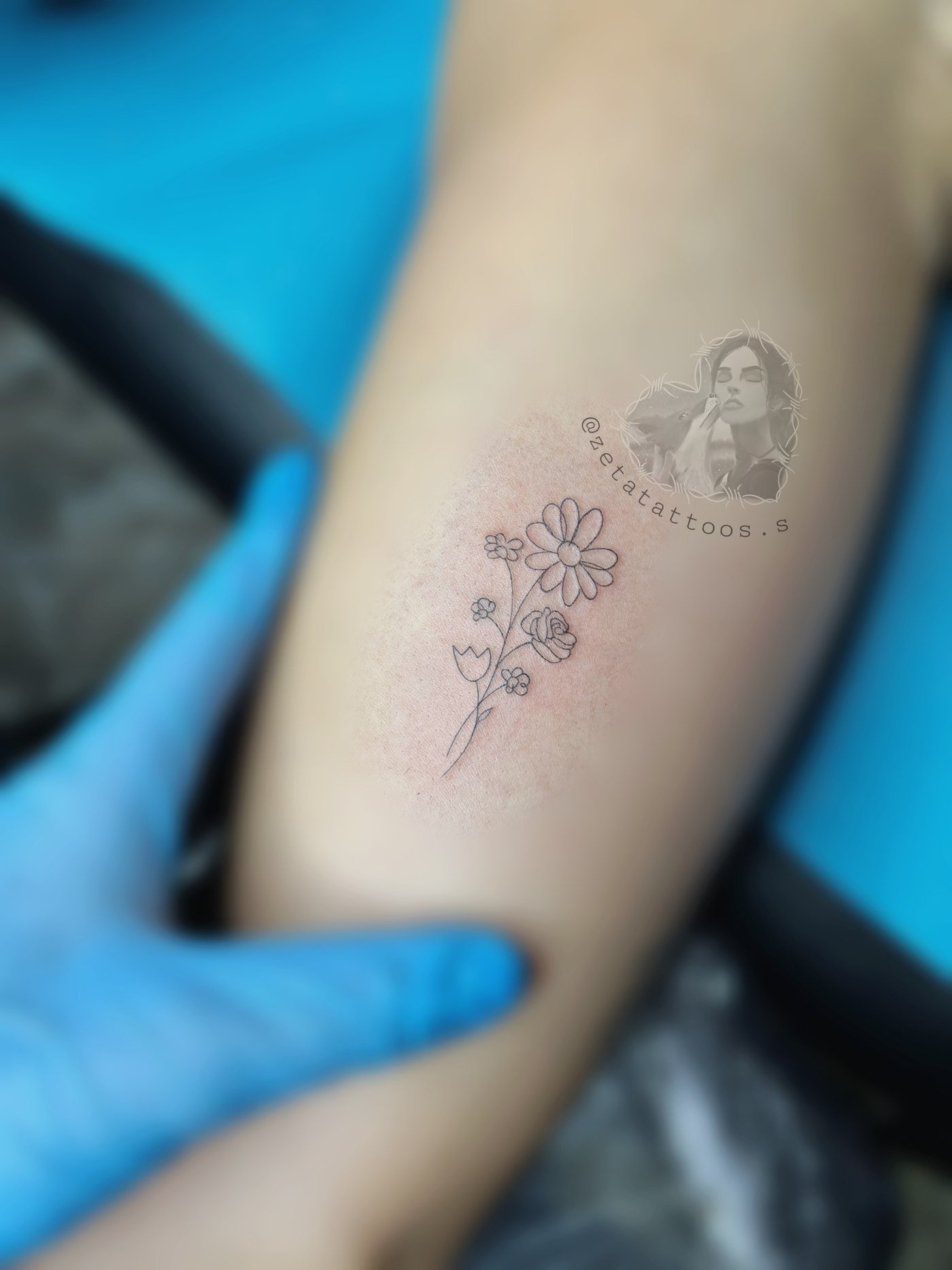 Ramo de flores en fine line